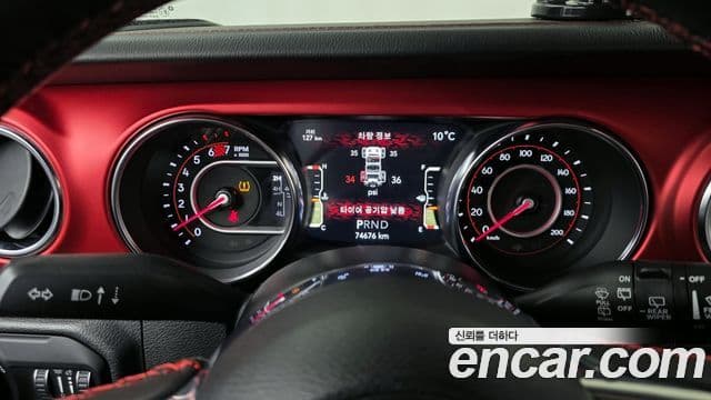 Jeep Wrangler 2021 — ფოტო 8/20