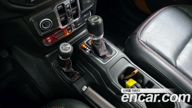 Jeep Wrangler 2021 — ფოტო 9/20