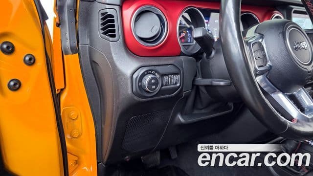 Jeep Wrangler 2021 — ფოტო 17/20