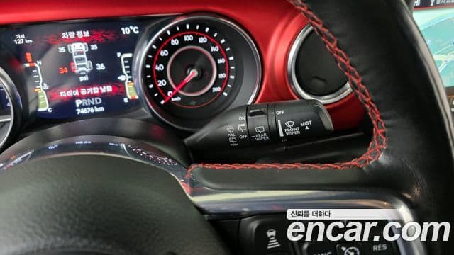 Jeep Wrangler 2021 — ფოტო 19/20