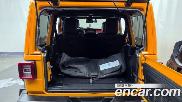Jeep Wrangler 2021 — ფოტო 20/20