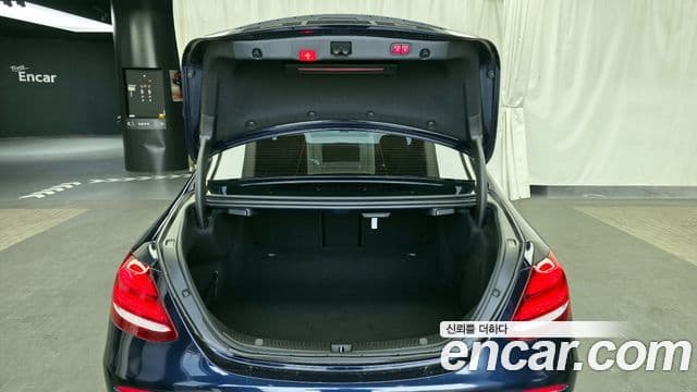 Mercedes-Benz E-Class 2019 — Şəkil 20/20