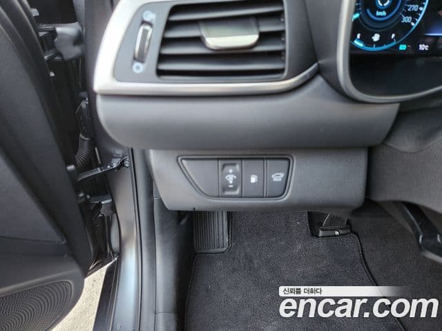 Genesis G70 2020 — ფოტო 19/20