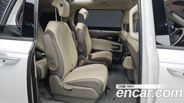 Kia Carnival 2020 — Фото 12/20