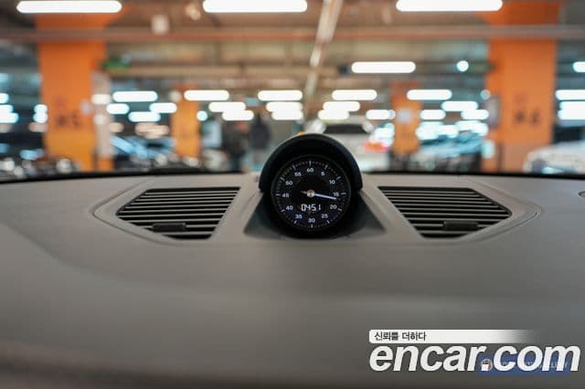Porsche 911 2021 — Photo 2/16