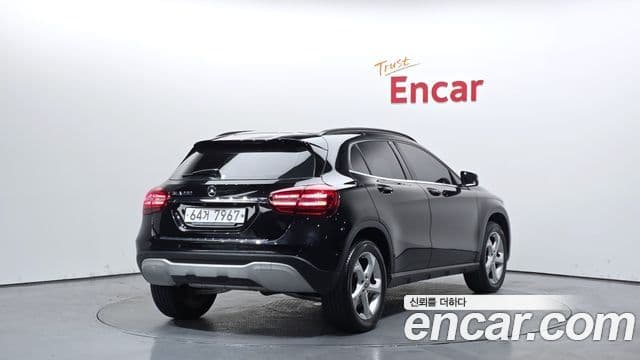 Mercedes-Benz GLA-Class 2018 — Şəkil 2/20