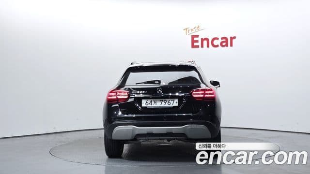 Mercedes-Benz GLA-Class 2018 — Şəkil 4/20