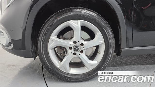Mercedes-Benz GLA-Class 2018 — Şəkil 5/20