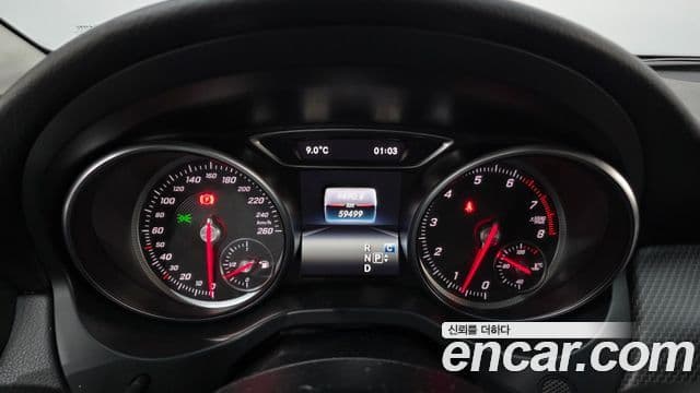 Mercedes-Benz GLA-Class 2018 — Şəkil 8/20