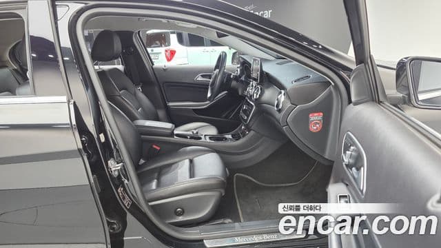 Mercedes-Benz GLA-Class 2018 — Şəkil 10/20