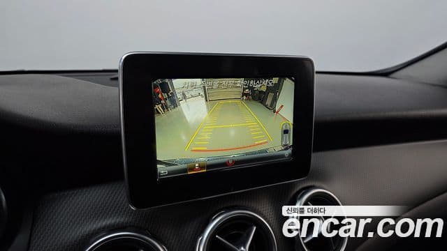Mercedes-Benz GLA-Class 2018 — Şəkil 15/20