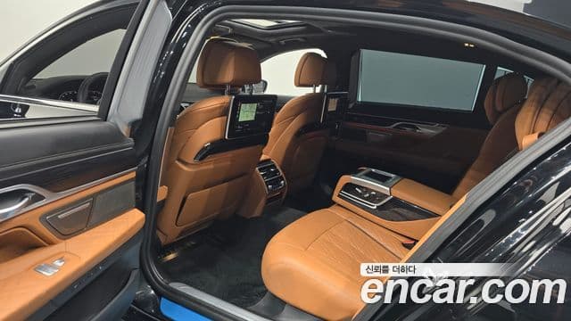 BMW 7 Series 2021 — ფოტო 12/20