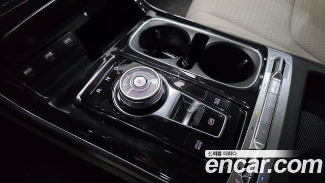Kia Carnival 2021 — фото 9 из 20