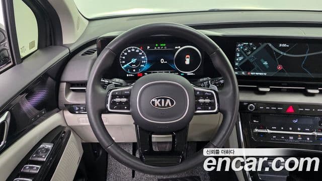 Kia Carnival 2021 — фото 14 из 20