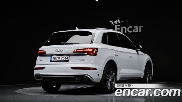 Audi Q5 2021 — ფოტო 1/20