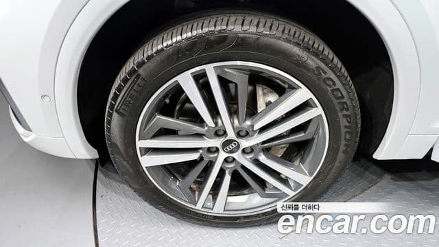 Audi Q5 2021 — ფოტო 4/20