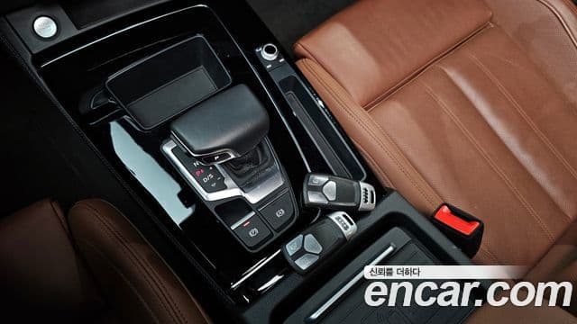 Audi Q5 2021 — ფოტო 8/20