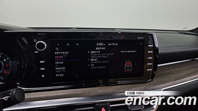 Kia K5 2021 — ფოტო 14/20