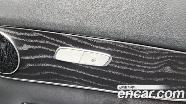 Mercedes-Benz GLC-Class 2019 — Şəkil 19/20