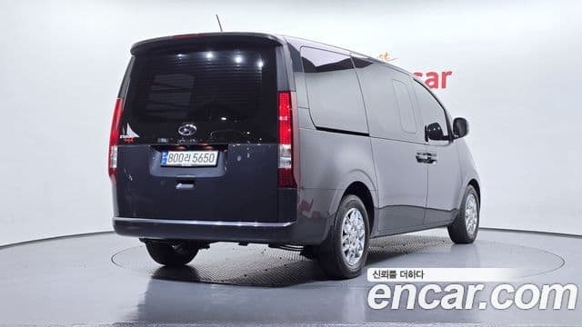 Hyundai Staria 2023 — ფოტო 2/20