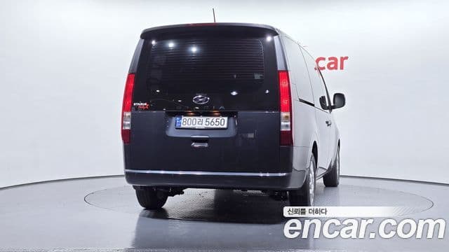 Hyundai Staria 2023 — ფოტო 4/20