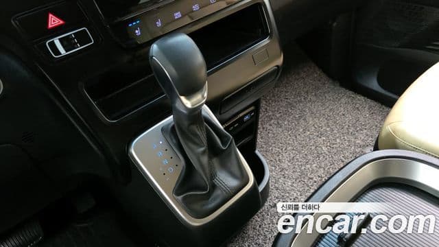 Hyundai Staria 2023 — ფოტო 9/20