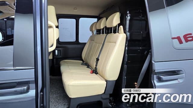 Hyundai Staria 2023 — ფოტო 12/20