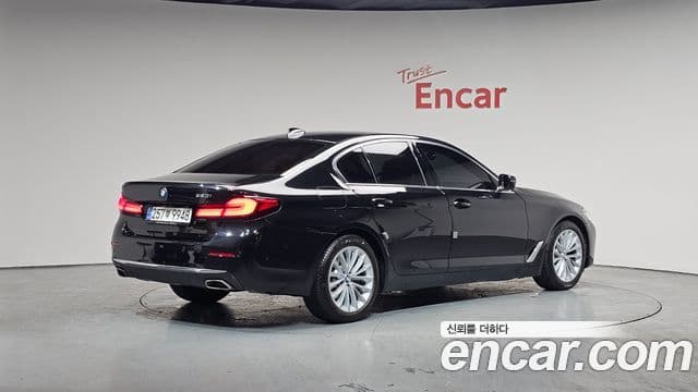 BMW 5 Series 2021 — ფოტო 2/20