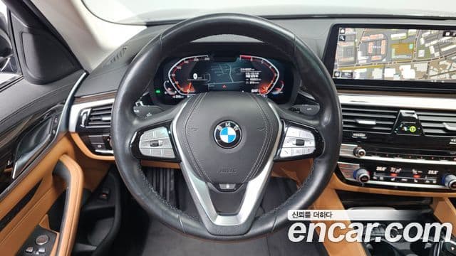 BMW 5 Series 2021 — ფოტო 13/20
