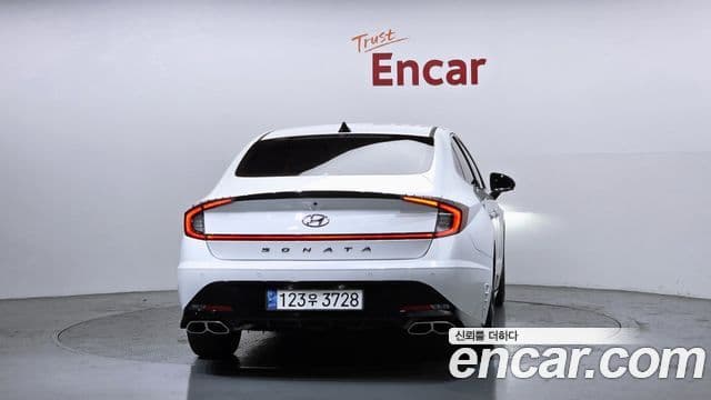 Hyundai Sonata Hybrid 2021 — ფოტო 8/20