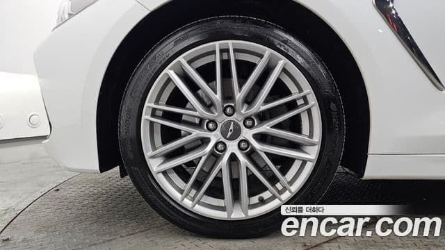 Genesis G70 2019 — ფოტო 15/20