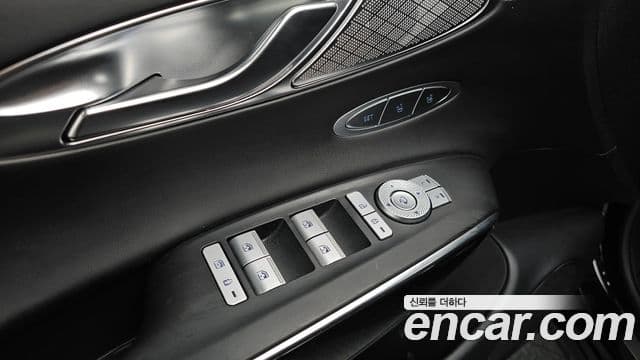Genesis GV70 2021 — ფოტო 17/20