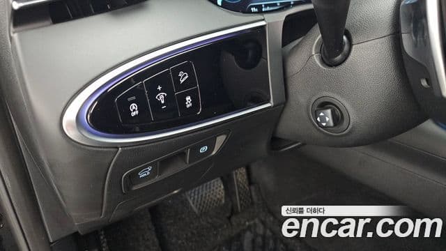 Genesis GV70 2021 — ფოტო 18/20