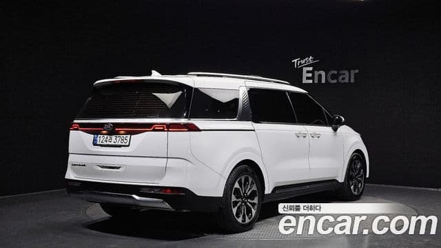 Kia Carnival 2020 — ფოტო 2/20