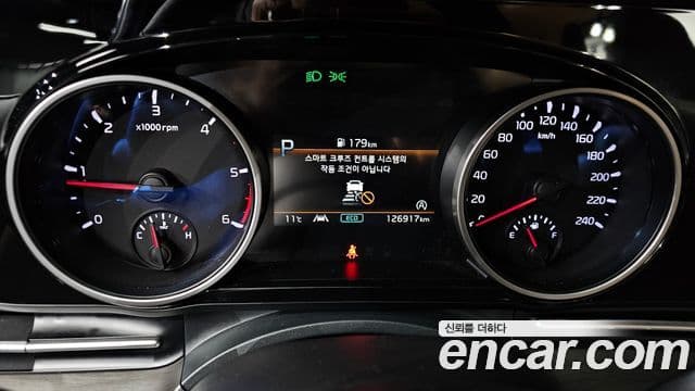 Kia Carnival 2020 — ფოტო 8/20