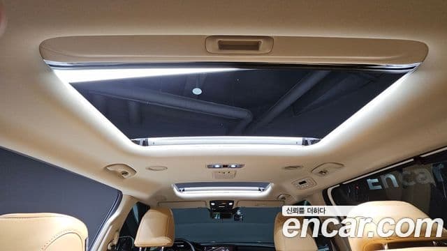 Kia Carnival 2020 — ფოტო 18/20
