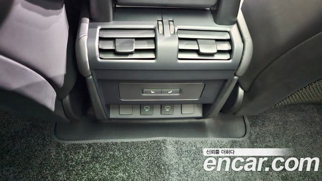 Land Rover Defender 2025 — фото 17 из 20