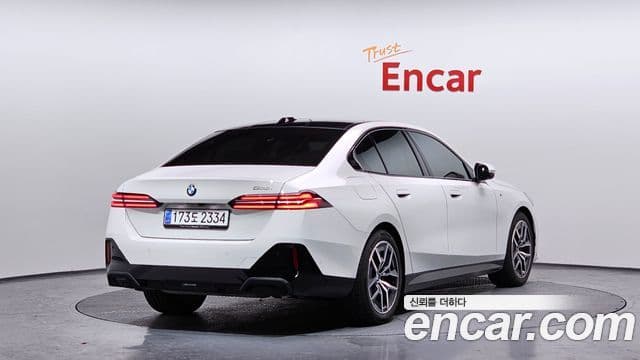 BMW 5 Series 2025 — ფოტო 1/20