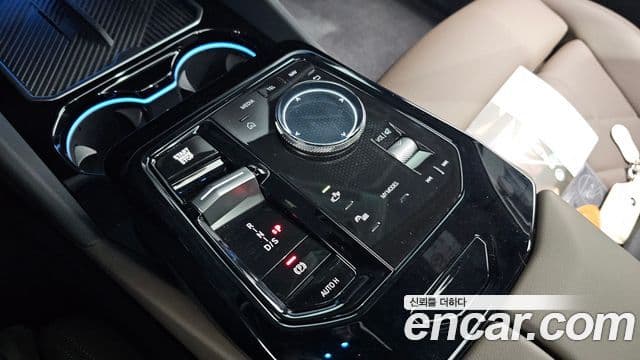 BMW 5 Series 2025 — ფოტო 7/20