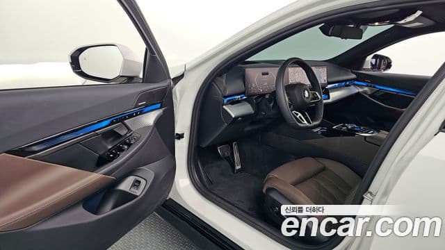 BMW 5 Series 2025 — фото 12 из 20