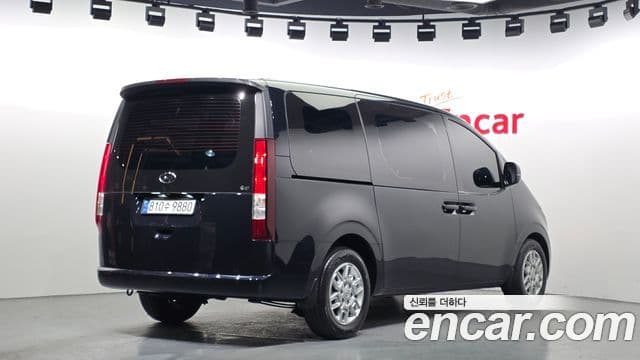 Hyundai Staria 2022 — ფოტო 2/20