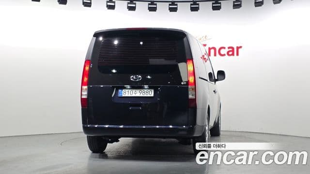 Hyundai Staria 2022 — ფოტო 4/20
