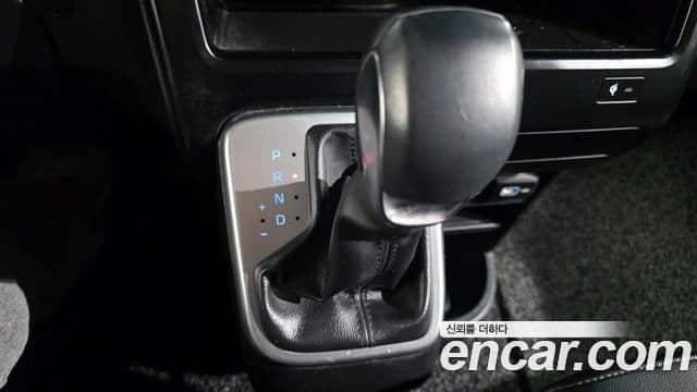 Hyundai Staria 2022 — ფოტო 9/20