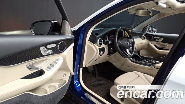 Mercedes-Benz GLC-Class 2018 — Photo 17/20