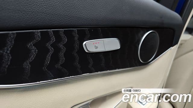 Mercedes-Benz GLC-Class 2018 — Photo 9/20