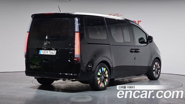 Hyundai Staria 2021 — ფოტო 2/20