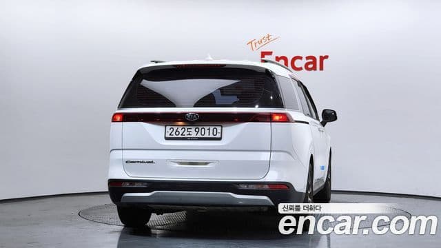 Kia Carnival 2021 — ფოტო 4/20