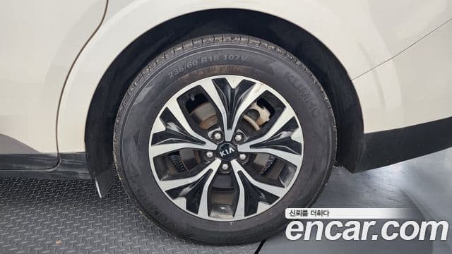 Kia Carnival 2021 — фото 5 из 20