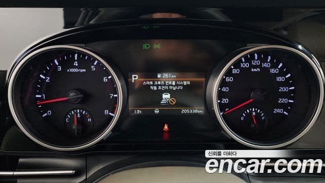 Kia Carnival 2021 — ფოტო 8/20