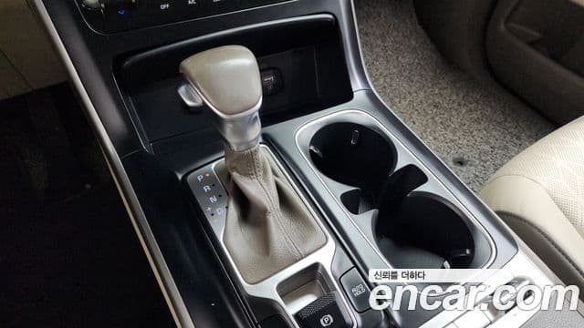 Kia Carnival 2021 — фото 9 из 20
